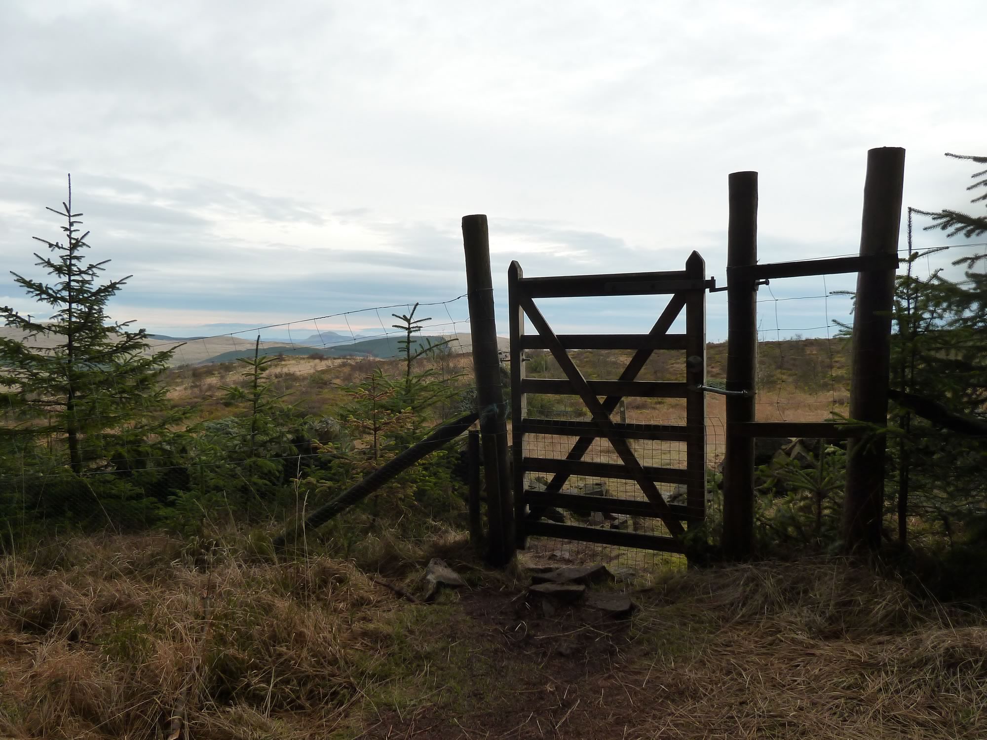Hill walking in Scotland - www.simonking.bike