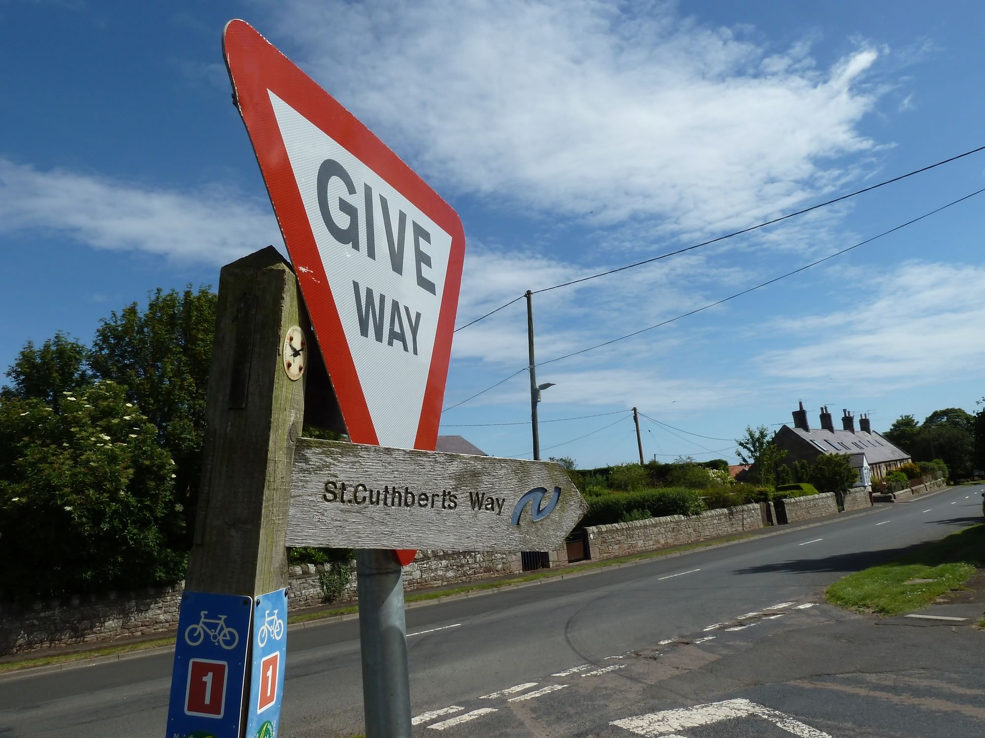 Cycling from the Scottish Borders to Northumberland, England - www.simonking.bike