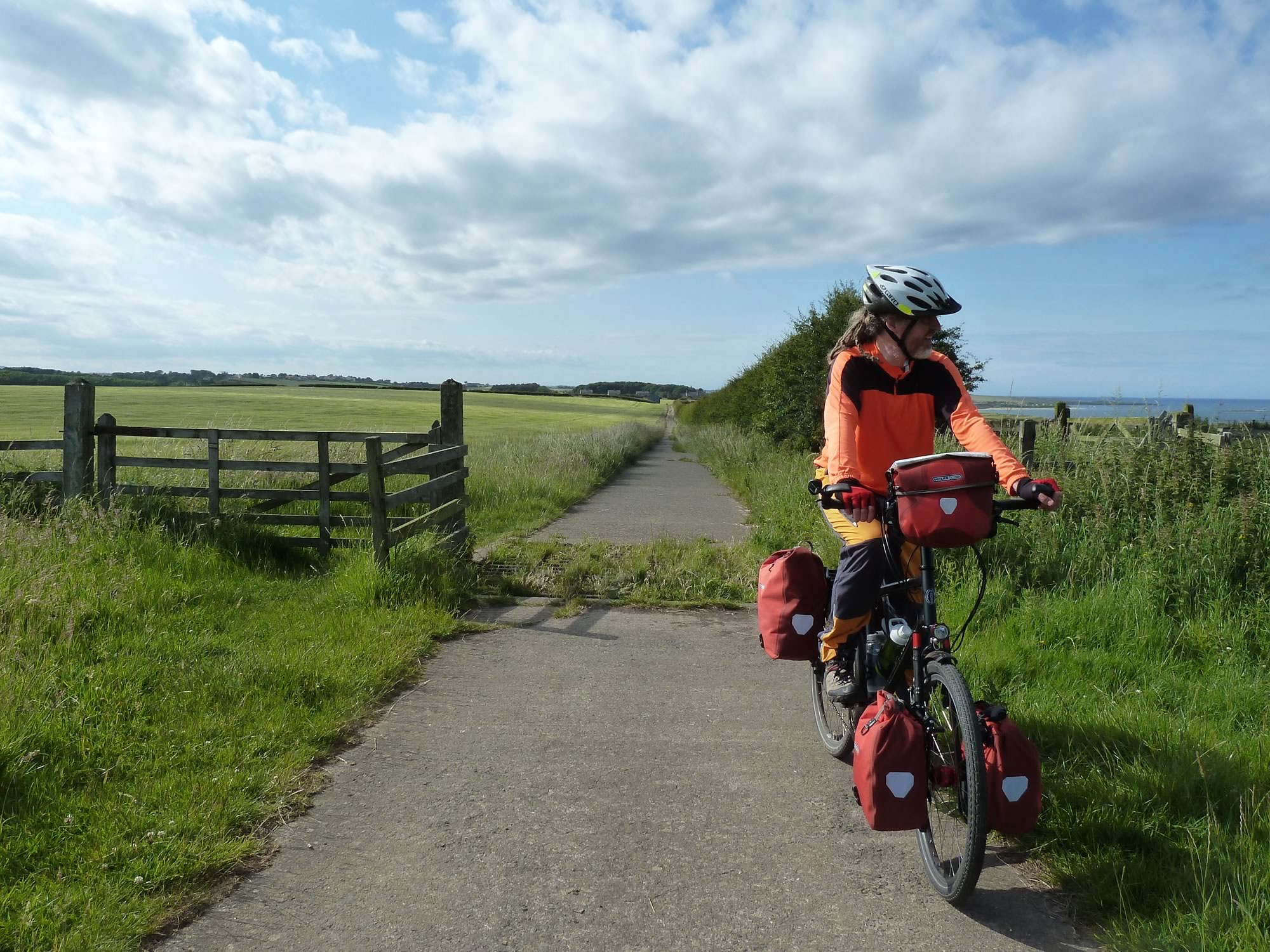 Cycling from the Scottish Borders to Northumberland, England - www.simonking.bike