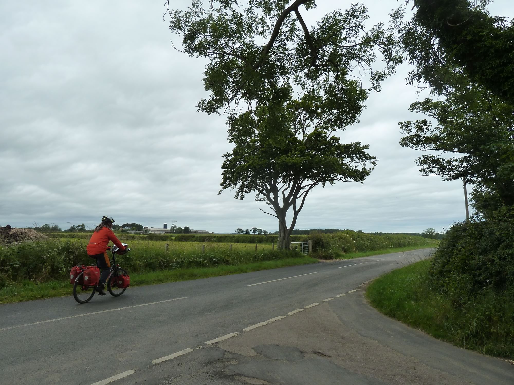 Cycling from Craster (Northumberland, England) back to Edinburgh - www.simonking.bike