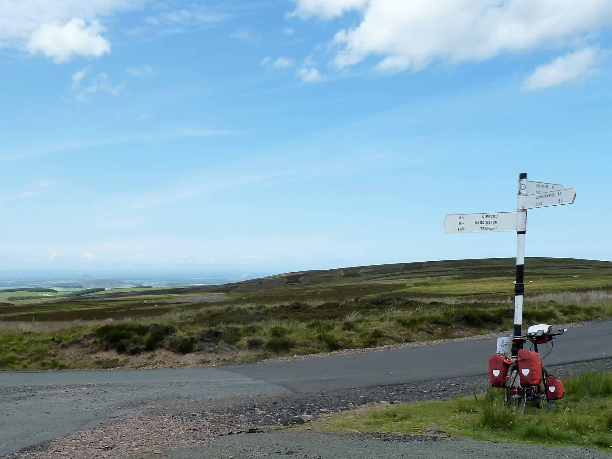 Cycling from Craster (Northumberland, England) back to Edinburgh - www.simonking.bike