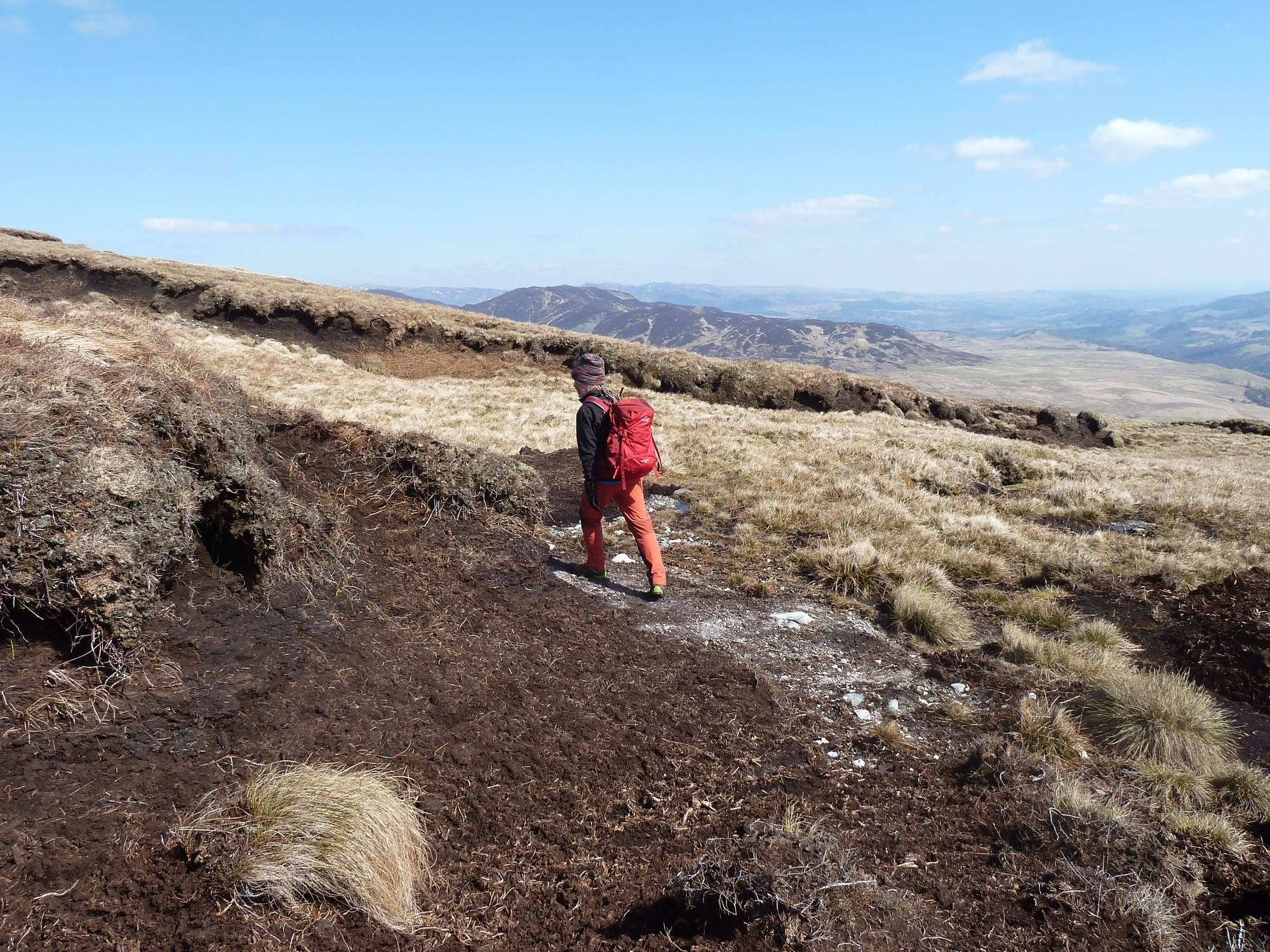 Climbing Beinn Dearg (Perthshire, Scotland) - www.simonking.bike